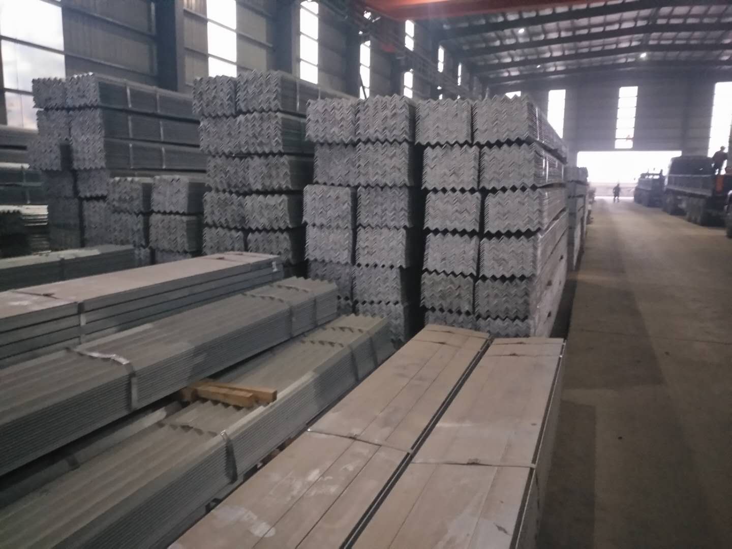 Q355B低合金角鋼規(guī)格型號齊全現(xiàn)貨0中間商差價