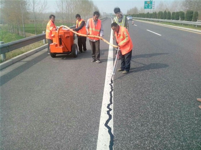 路面跑道伸缩缝灌缝胶施工附近生产商