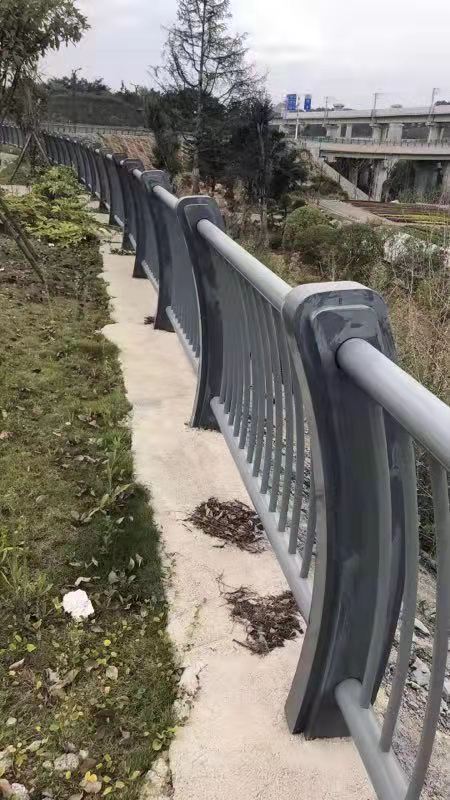 不銹鋼橋梁欄桿結實耐用優(yōu)良材質(zhì)